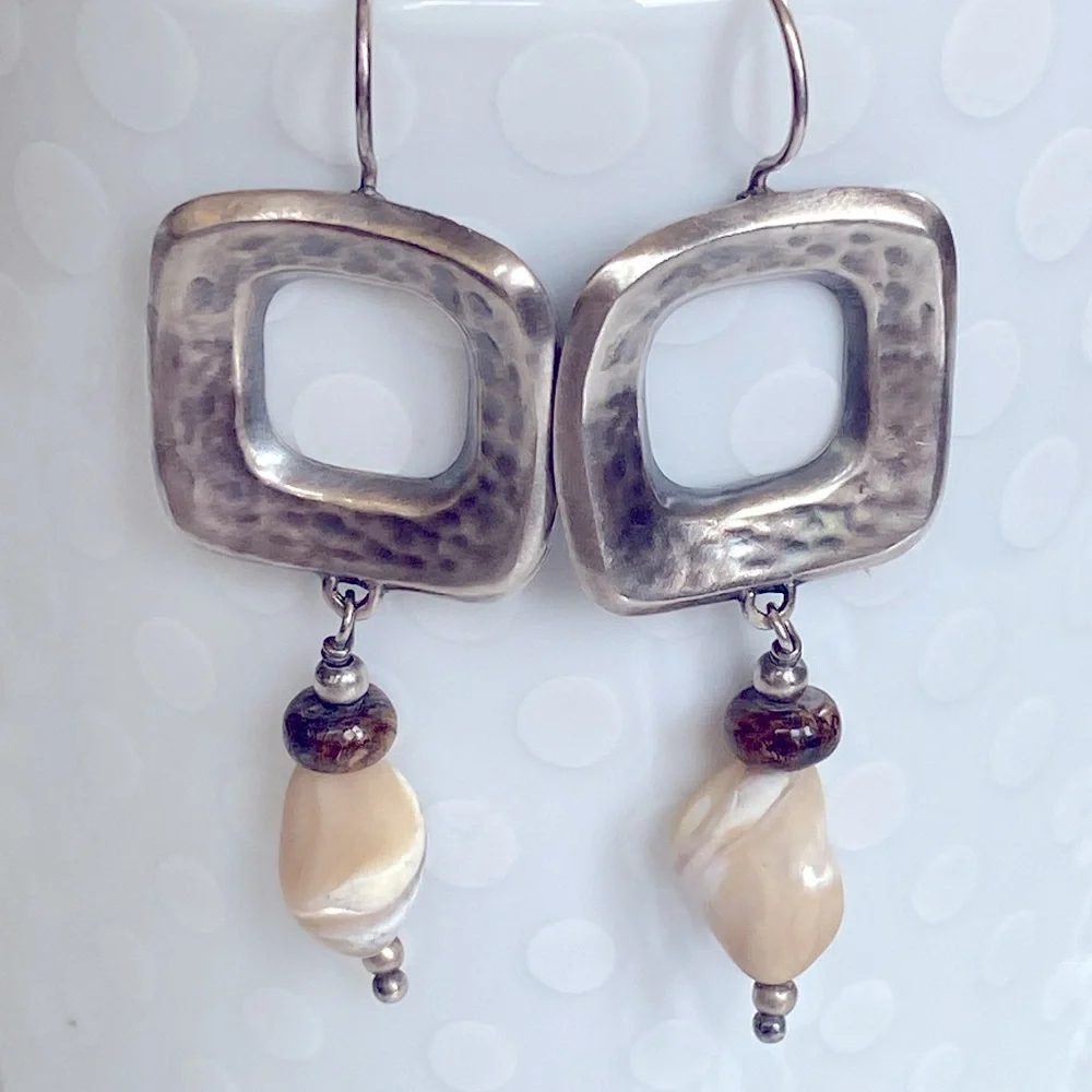 Silpada Elegant Silver and Cream Dangle Earrings W1518 - Picture 4 of 8